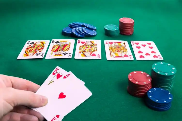 Filipino sports fans engaging with online betting on 89jili platform